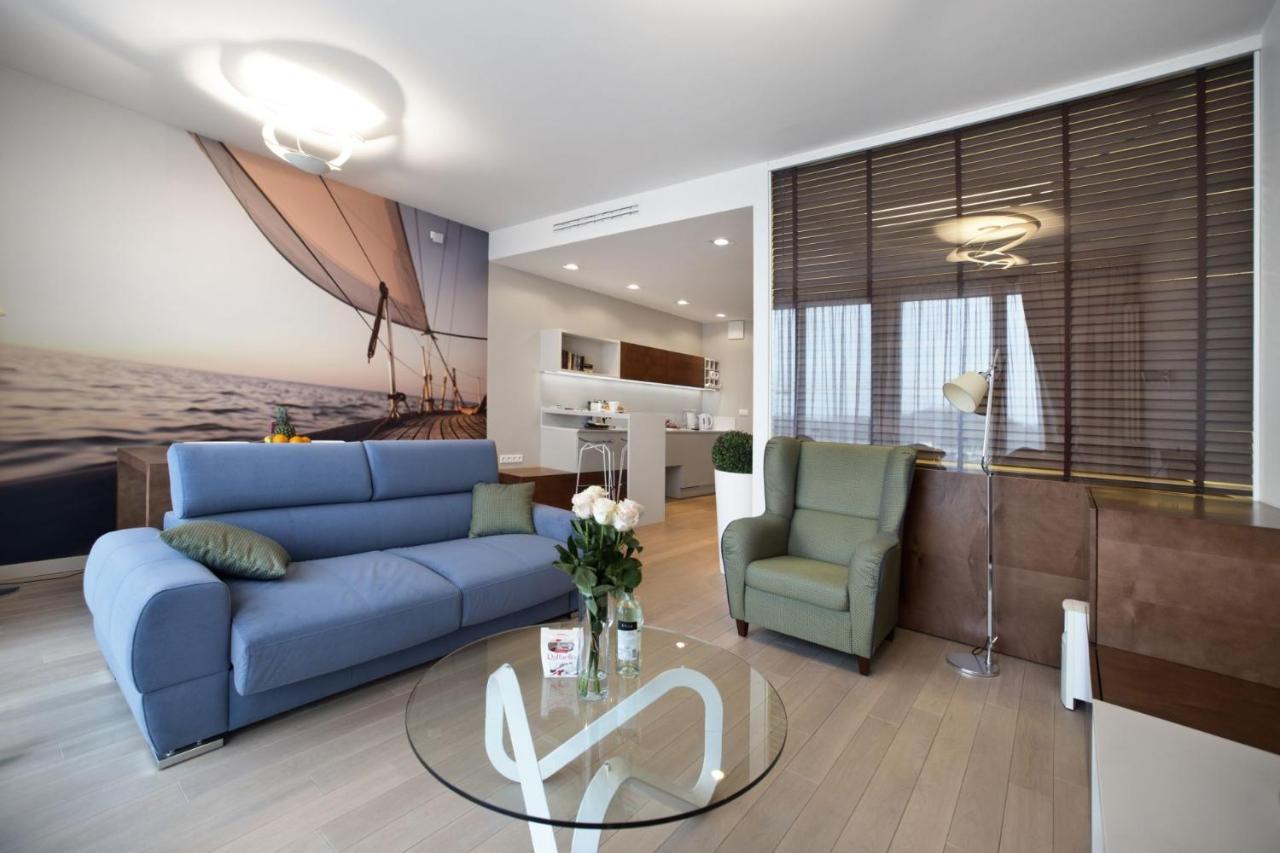 Triton Park Accommodation By P&O Serviced Apartments Varsovie Extérieur photo