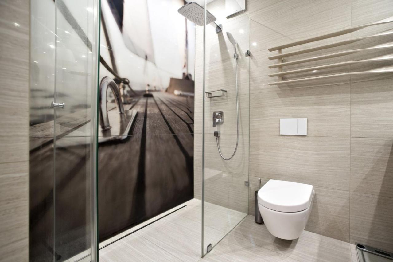 Triton Park Accommodation By P&O Serviced Apartments Varsovie Extérieur photo