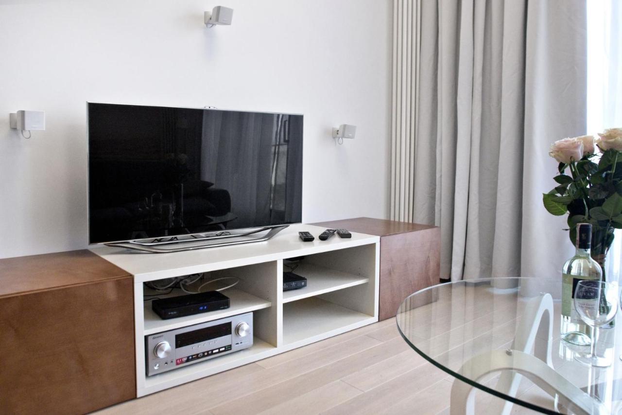 Triton Park Accommodation By P&O Serviced Apartments Varsovie Extérieur photo