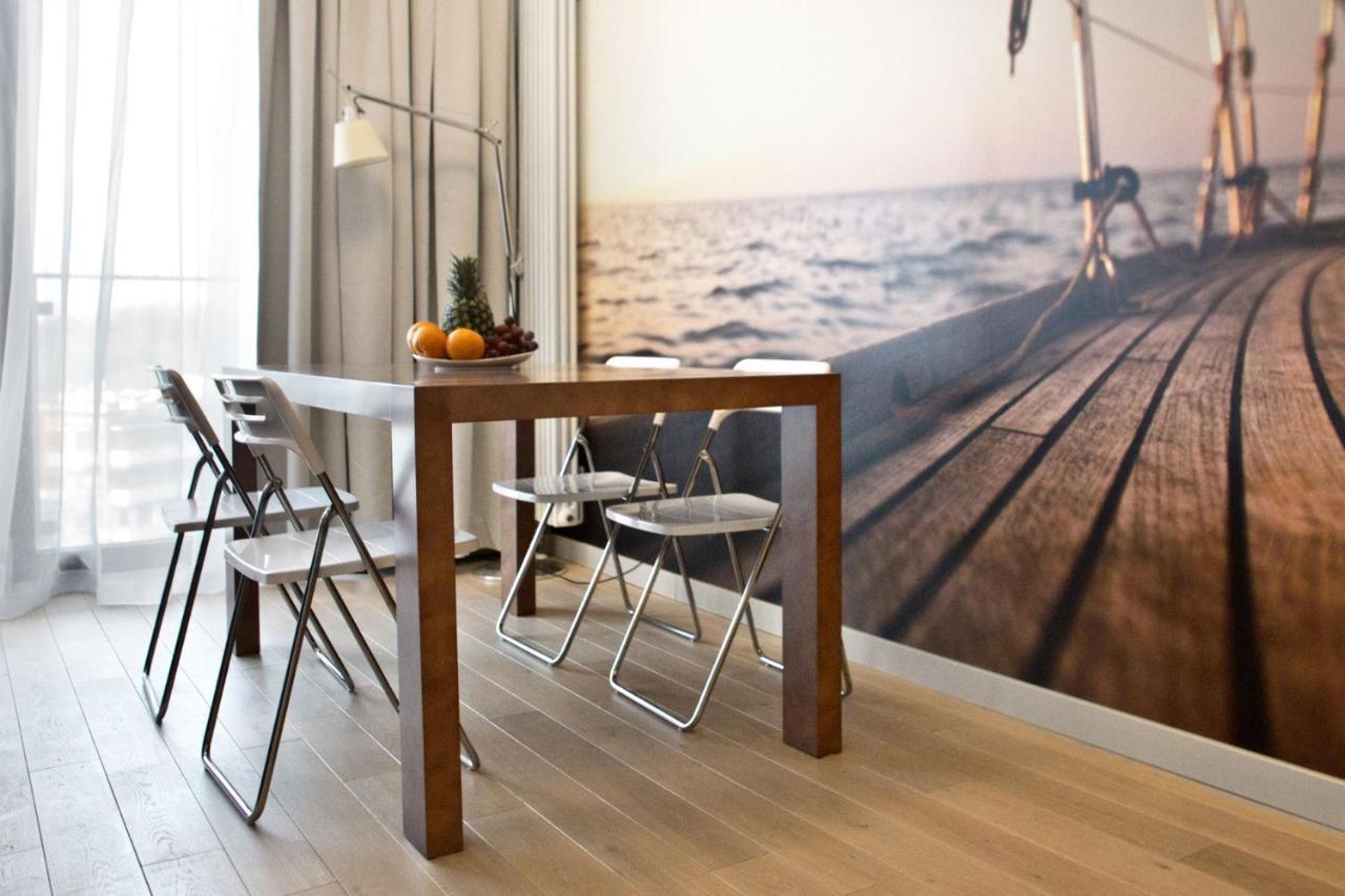 Triton Park Accommodation By P&O Serviced Apartments Varsovie Extérieur photo