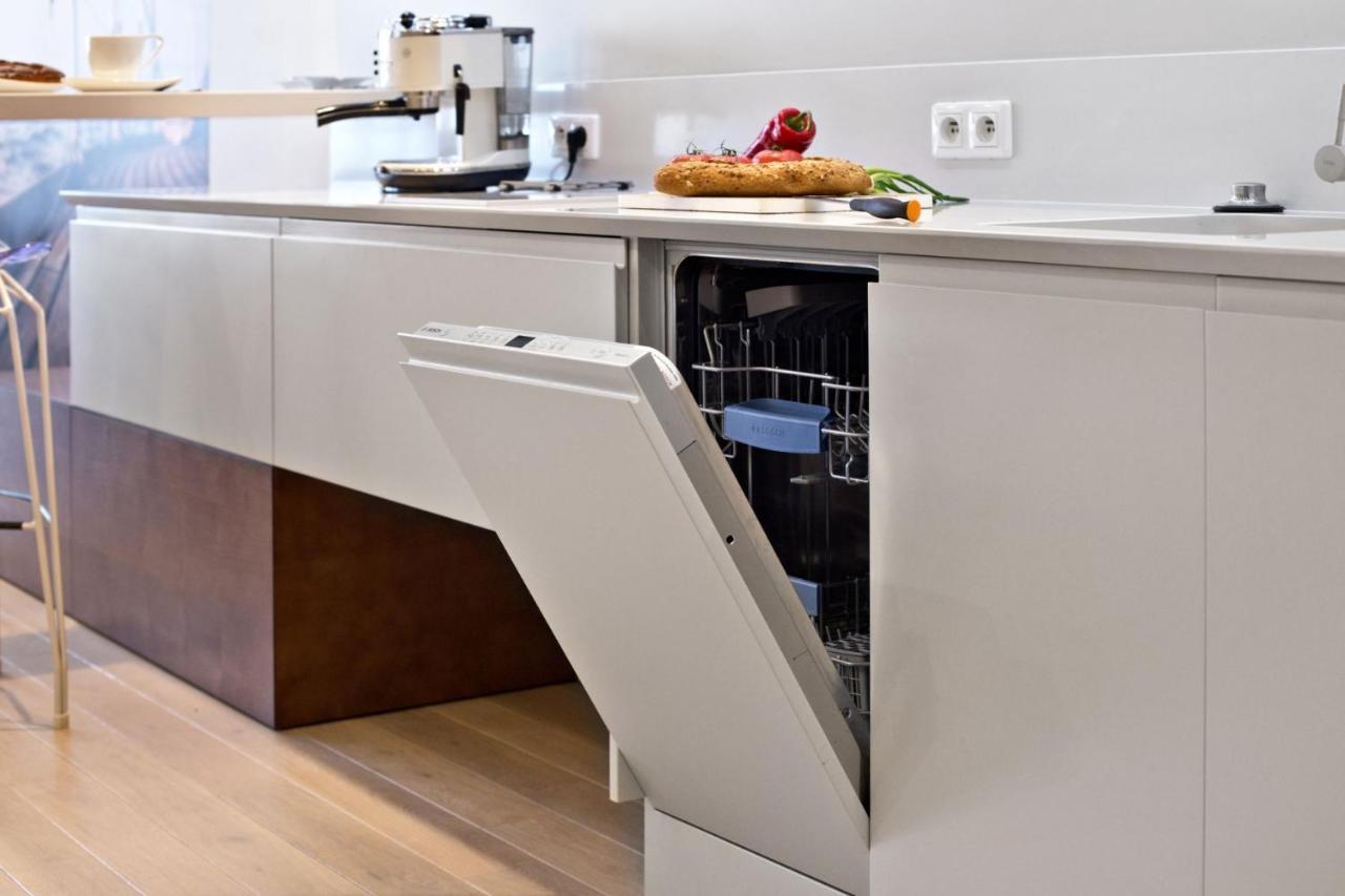 Triton Park Accommodation By P&O Serviced Apartments Varsovie Extérieur photo