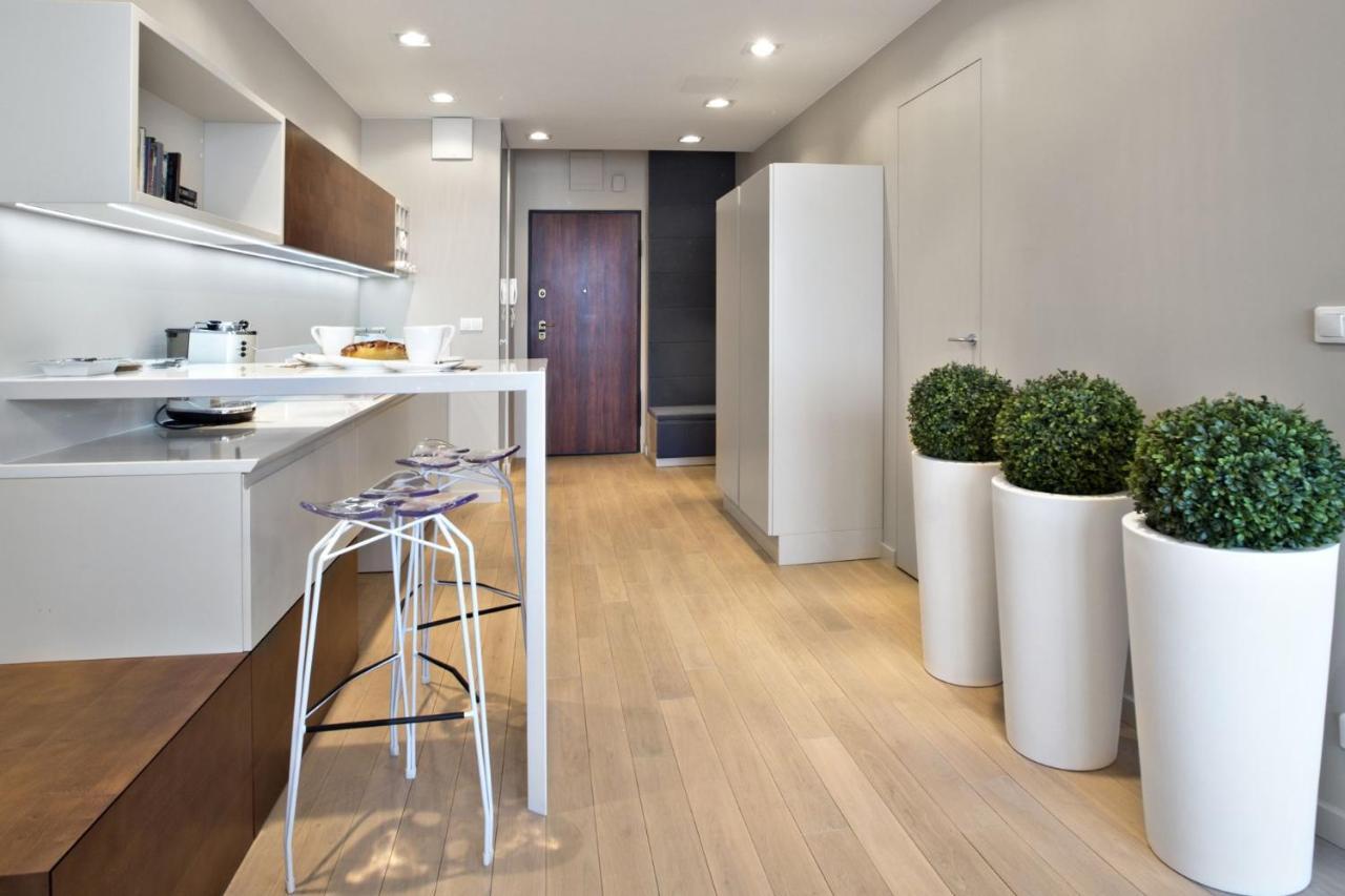 Triton Park Accommodation By P&O Serviced Apartments Varsovie Extérieur photo