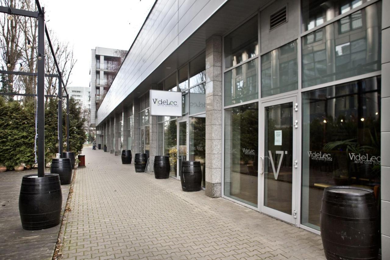 Triton Park Accommodation By P&O Serviced Apartments Varsovie Extérieur photo