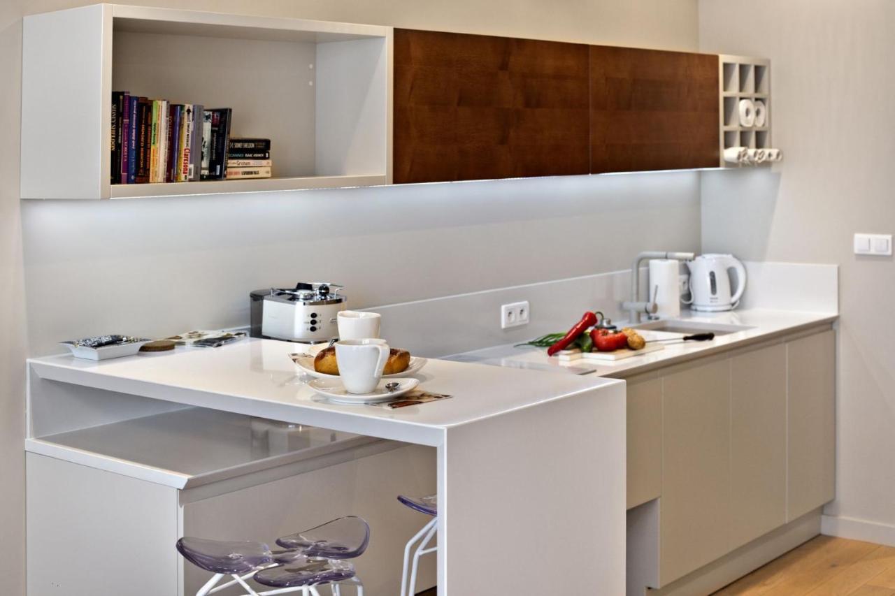 Triton Park Accommodation By P&O Serviced Apartments Varsovie Extérieur photo