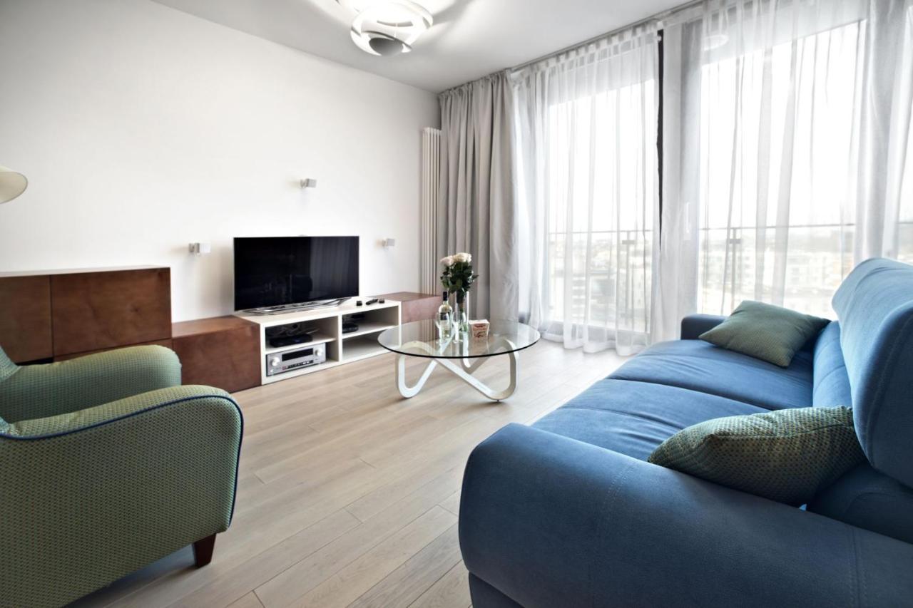 Triton Park Accommodation By P&O Serviced Apartments Varsovie Extérieur photo